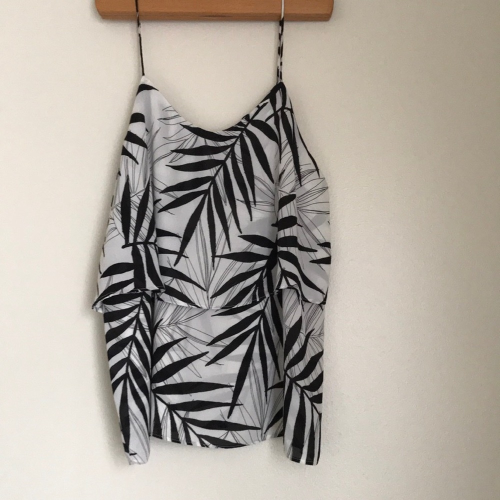 Super cute flouncy crop Mossimo tank